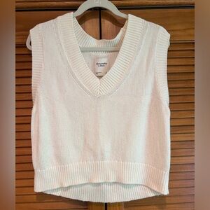 Abercrombie & Fitch White Sweater vest